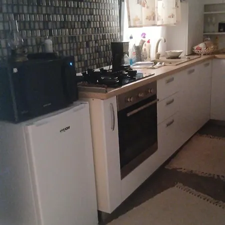 Lucyana Home's Δωμάτια σε οικογενειακή κατοικία