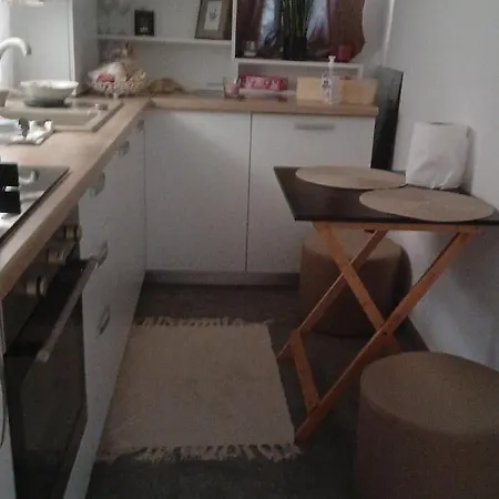 Lucyana Home's Δωμάτια σε οικογενειακή κατοικία Βουκουρέστι