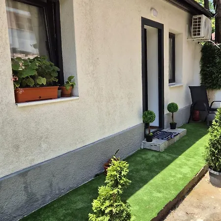 Lucyana Home's Δωμάτια σε οικογενειακή κατοικία *