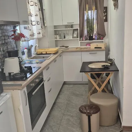 Lucyana Home's * Βουκουρέστι